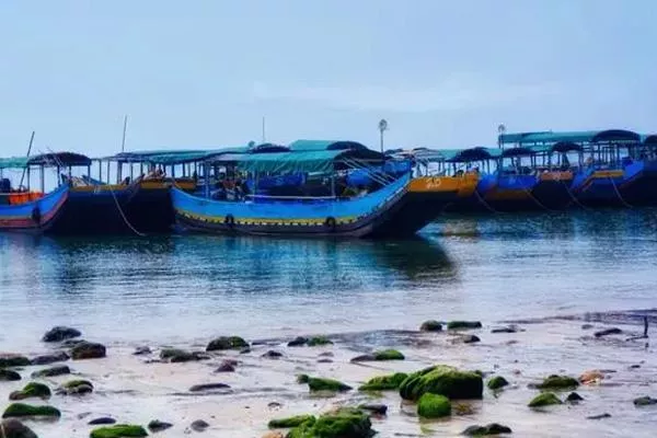 廣西京族三島<a href='http://www.dmpxhzm.com/' target=_blank>旅游攻略</a>